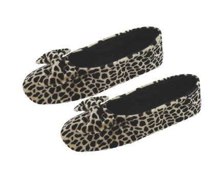 Cute slipper with giraffe print